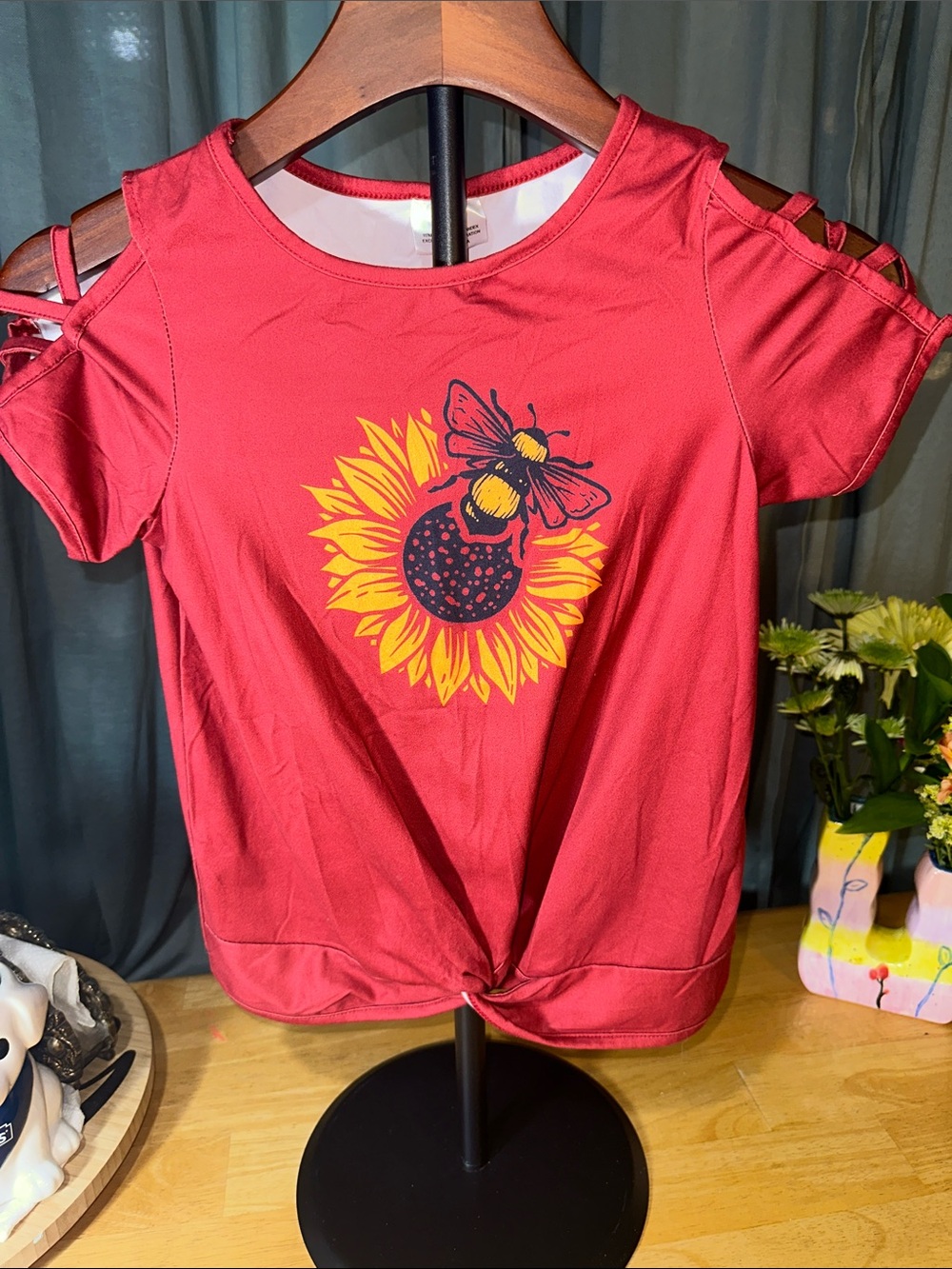 SHEIN Red Cold-Shoulder Sunflower Bee Tee B208